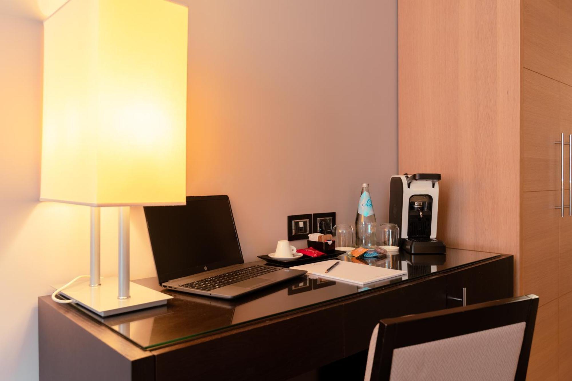 Ariha Hotel โกเซนซา ภายนอก รูปภาพ