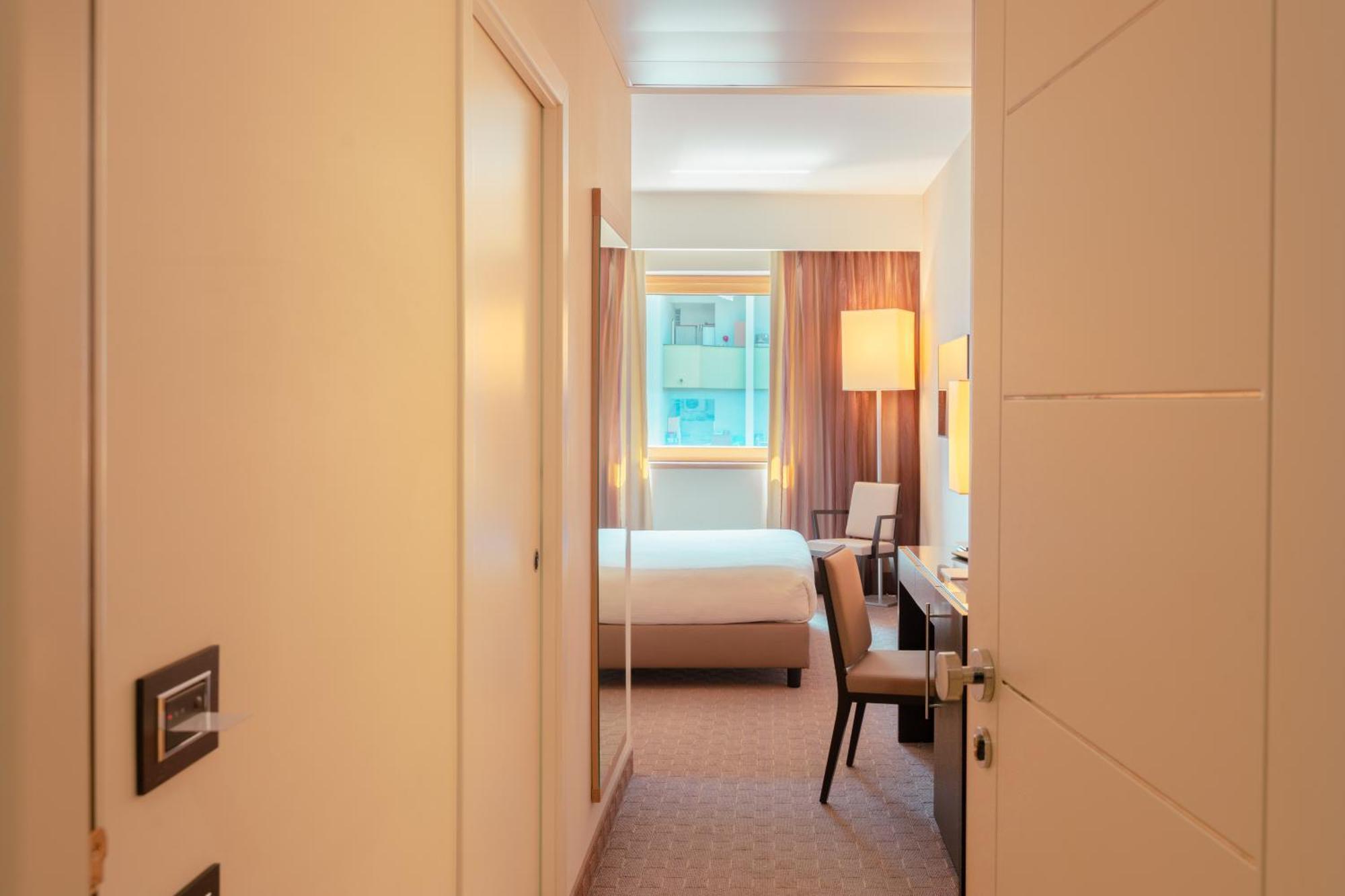 Ariha Hotel โกเซนซา ภายนอก รูปภาพ