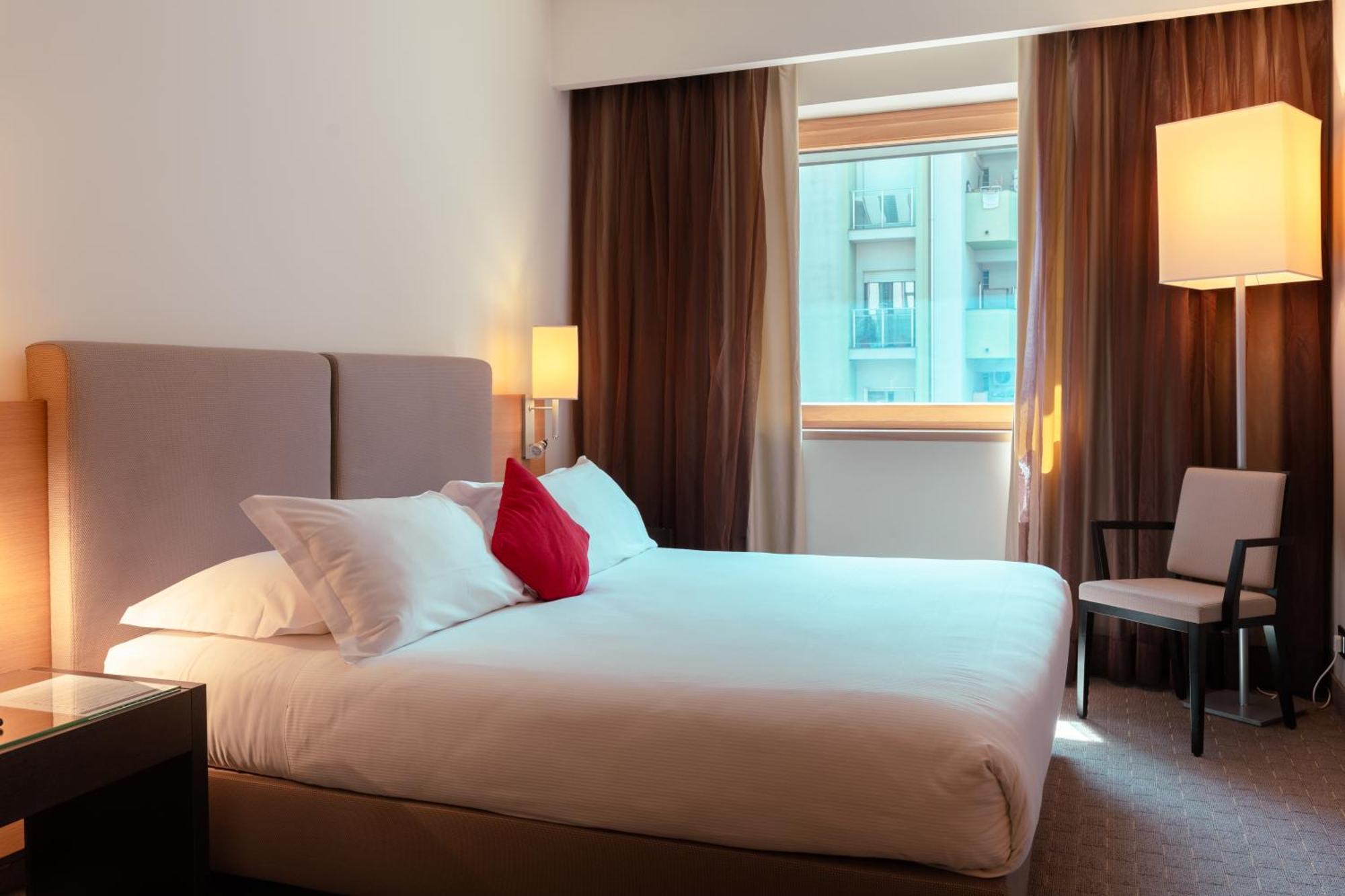 Ariha Hotel โกเซนซา ภายนอก รูปภาพ