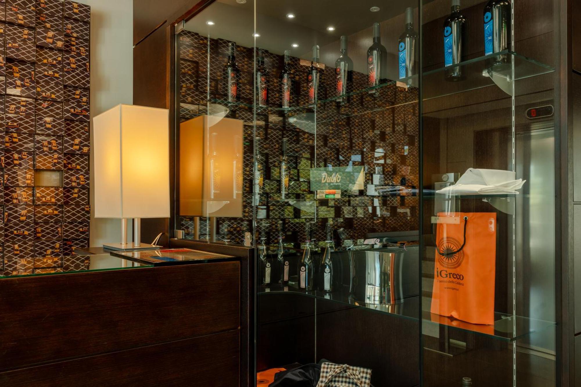 Ariha Hotel โกเซนซา ภายนอก รูปภาพ