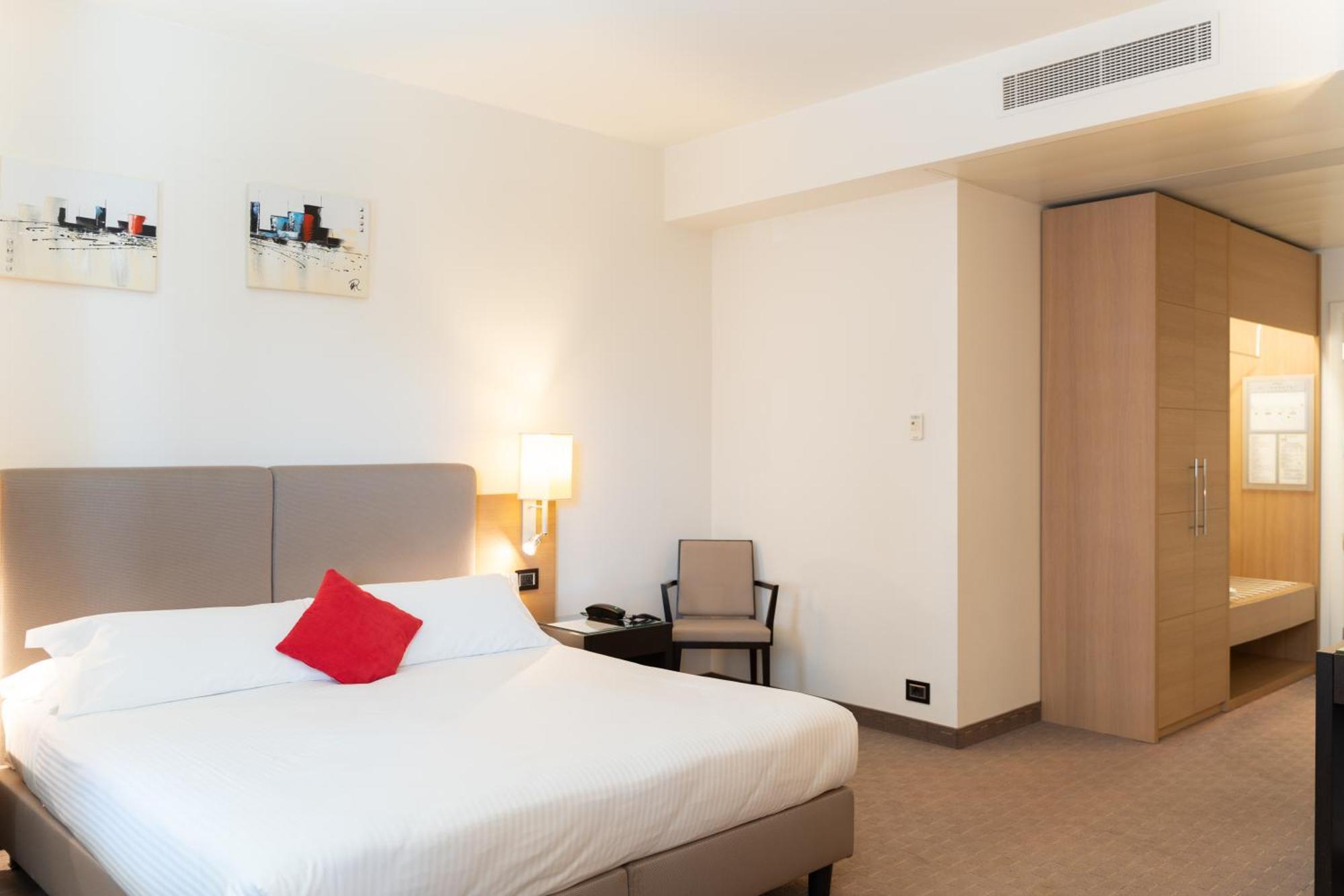 Ariha Hotel โกเซนซา ภายนอก รูปภาพ